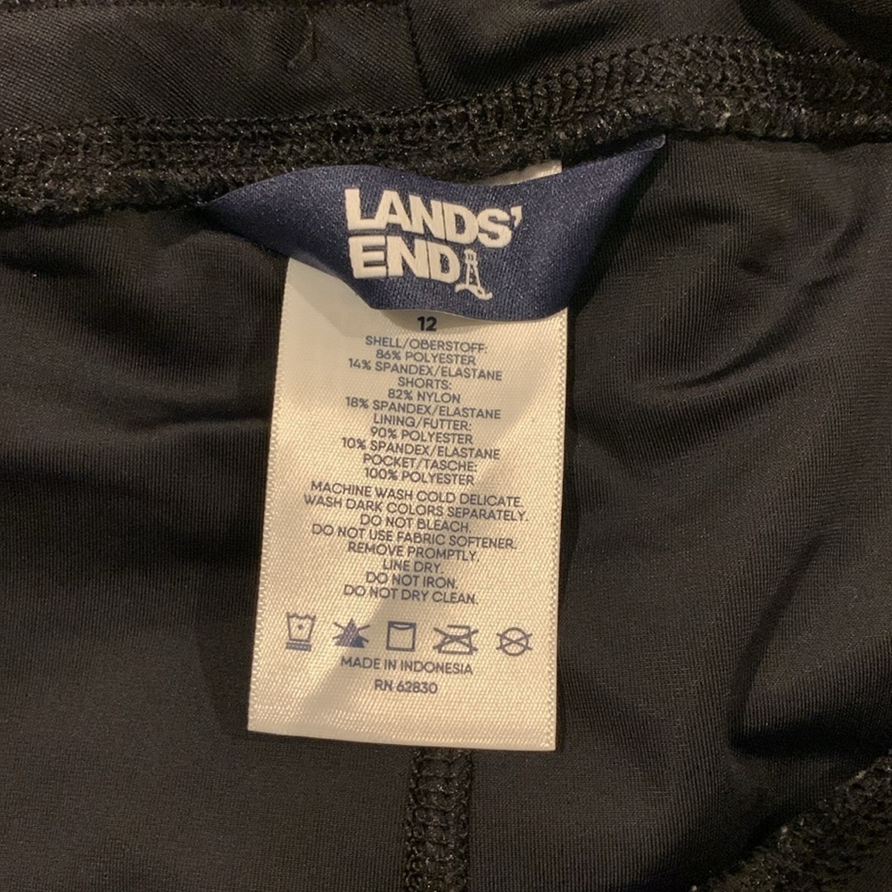 NWOT Lands End Womens Skort. Has black shorts with hygienic liner in place. 12. - Picture 4 of 9